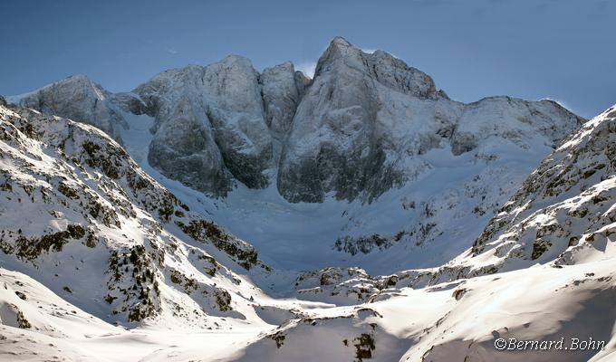 [url=https://bernard-bohn.fr/pyren/html_montagne/vignemale.htm]Vignemale face nord[/url]
Mots-clés: Vignemale,face nord,hiver,pyrénées