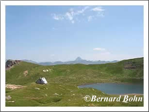 lac d'arlet et vue sur ossau