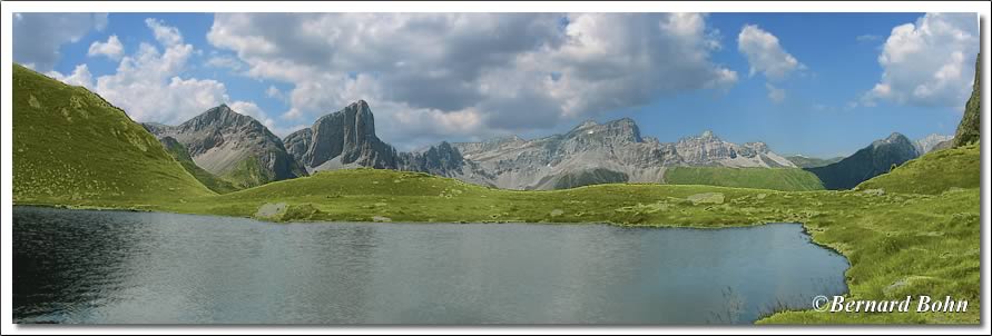 Panorama lac d'Ansabére vue sur pic d'ansabére table des trois rois