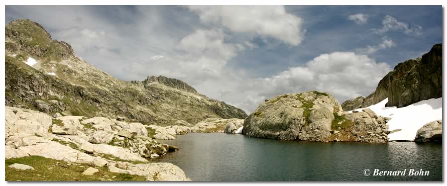 Panorama un des nombreux lacs de Cambalès