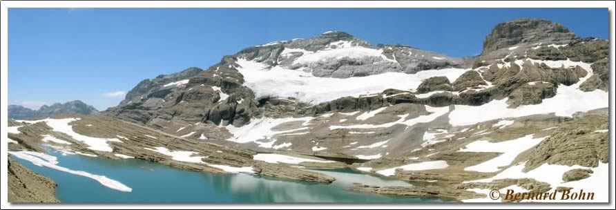 Panorama lac glacé depuis la brèche de tuquerouye