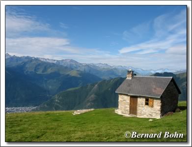 Cabane de Saunères et vue sur Luchon