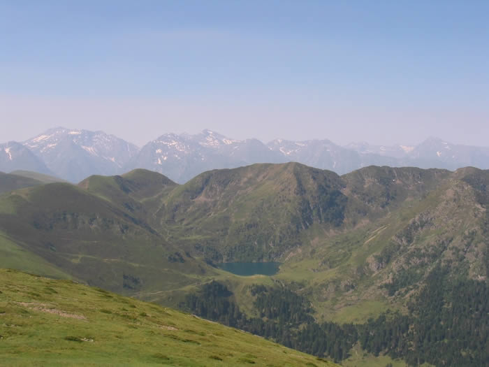 vue sur le Lac de Bareille depuis sommet du mont Né