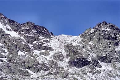 col d'artouste vu depuis lac migouélou Val d'Azun en pyréneés