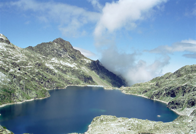 lac de migouélou vu depuis montée au col d'Artouste  pyréneés