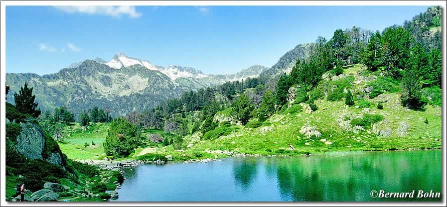 Panorama premier lac de bastan et le néouvielle en fond 