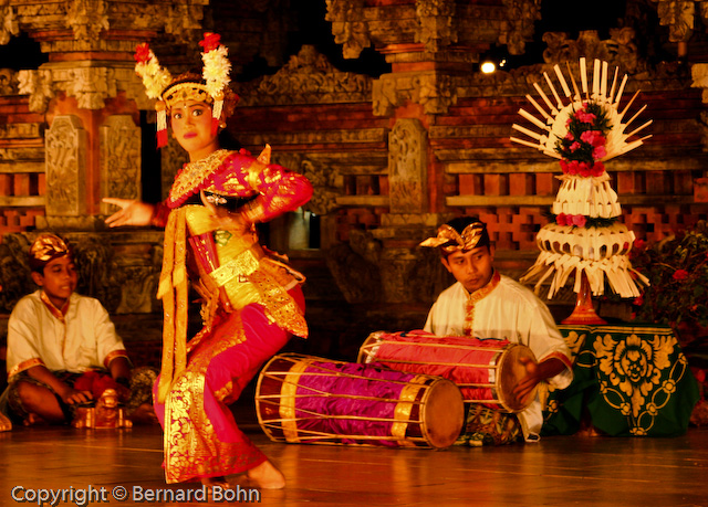 Danseuse Balinaise
Danseuse Balinaise
Mots-clés: Danse Balinaise