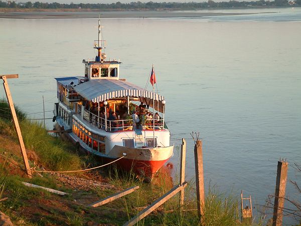 Mots-clés: laos,bateau