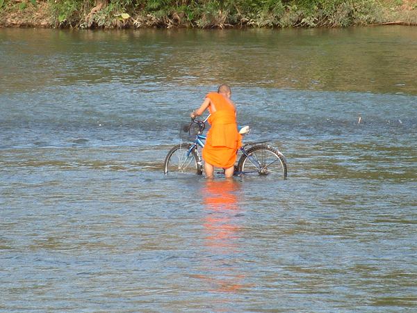 laos
Mots-clés: laos,fleuve,moine