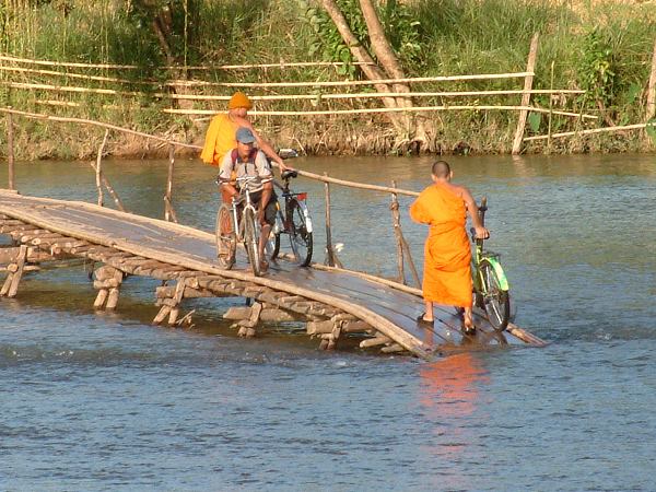 laos
Mots-clés: laos,fleuve,moine