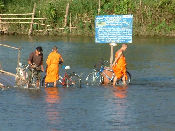 laos
Mots-clés: laos,fleuve,moine