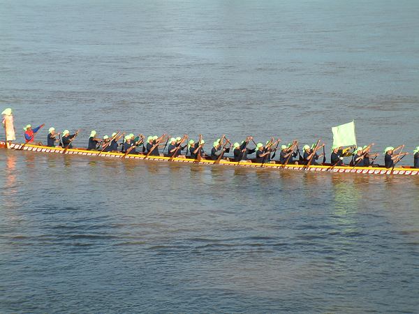 laos
Mots-clés: laos,pirogue,bateau