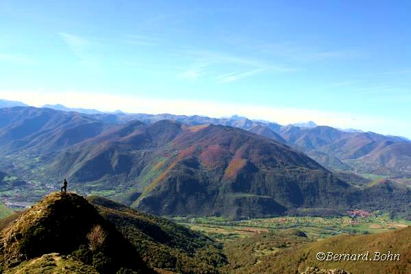 vue sur vallée depuis pic du gard
