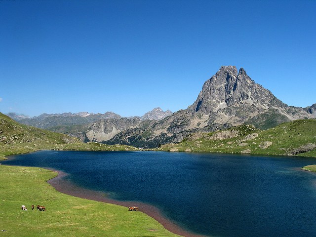 Pic du midi d'ossau et lac d'ayous
[url=https://bernard-bohn.fr/pyren/html_montagne/ossau_lacs_ayous.htm]ossau lac d'ayous[/url]
Mots-clés: ossau,lac ayous