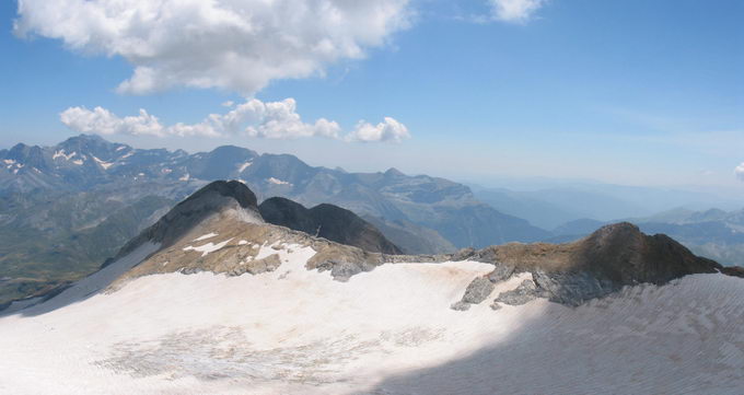 Glacier d'ossoue Vignemale
[url=https://bernard-bohn.fr/pyren/html_montagne/vignemale.htm]Vignemale face nord[/url]
Mots-clés: glacier ossoue,vignemale,pyrénées