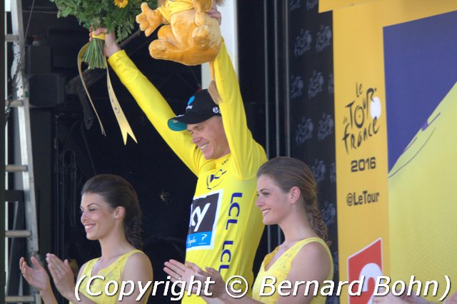 FROOME Christopher
FROOME Christopher (TEAM SKY) - Avec le maillot Jaune à la fin de l'étape
Mots-clés: FROOME Christopher,maillot Jaune