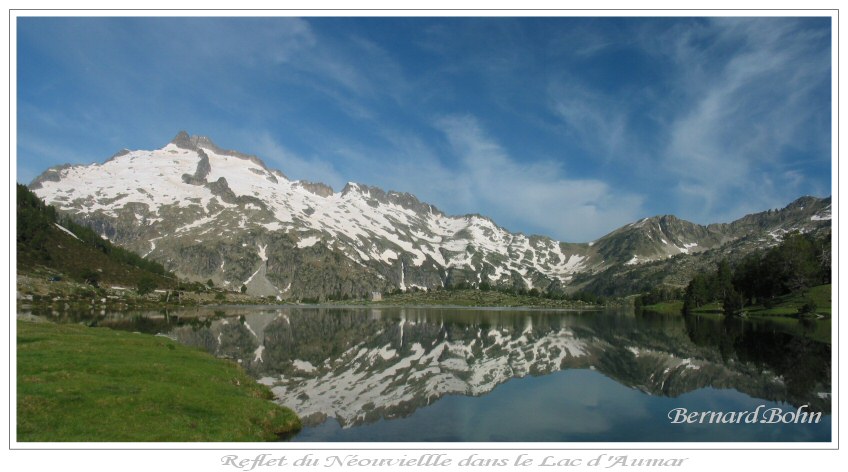 Néouvielle reflet dans le lac d'aumar