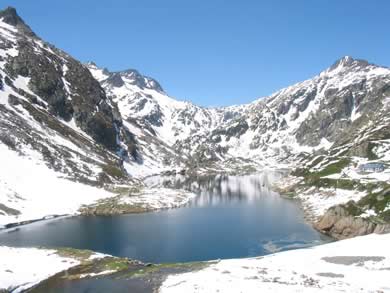 étang d'en Beys  Ariège Pyréneés mai 2003