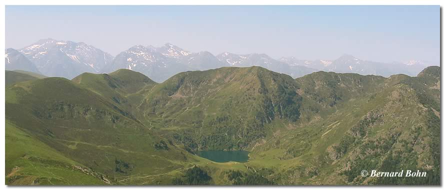 Panorama lac de bareilles vu depuis le mont né