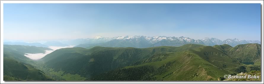 Vue depuis Mont Né panorama 180  sur Maladeta et chaîne des Pyrénées