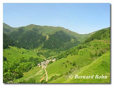 vue sur la vallée de bourg d'Oeuil et le col de Pierrefite